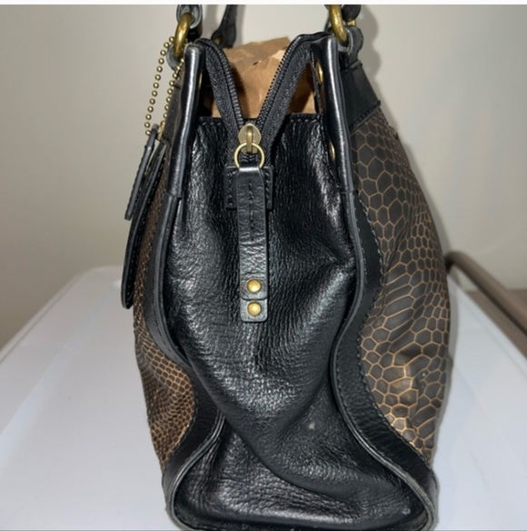 Fossil Elegant Black and Brown Shoulder Bag - Picture 4 of 12